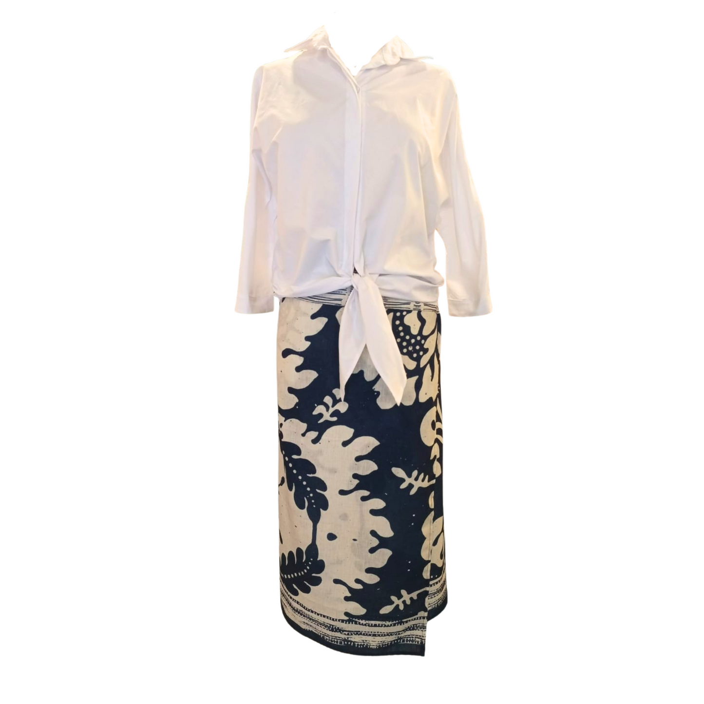 Falda azul botón escondido