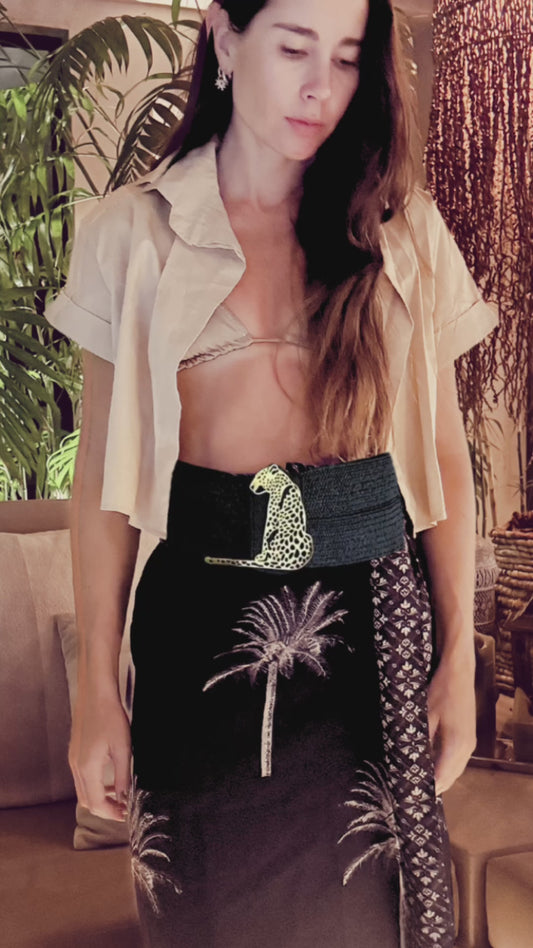 Colección Looks- falda palmas y blusa algodón camel correa puma